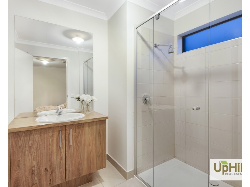 11 Pebblestone Circuit, Clyde North VIC 3978