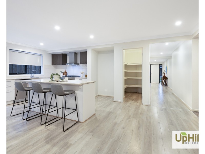 11 Pebblestone Circuit, Clyde North VIC 3978