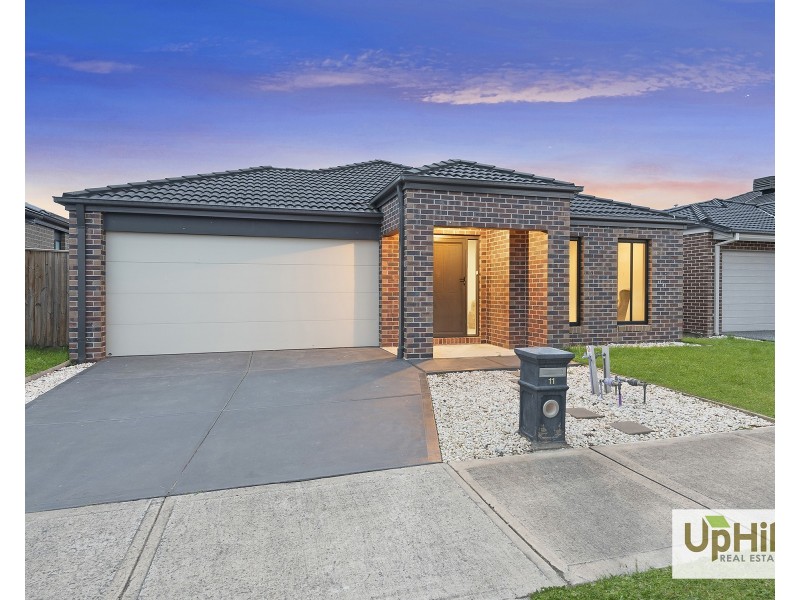 11 Pebblestone Circuit, Clyde North VIC 3978