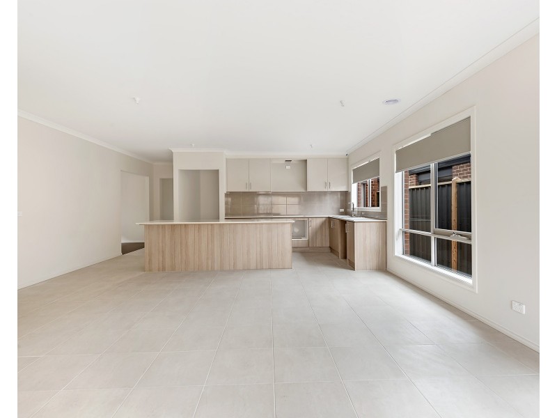 10 Ember Street, Clyde VIC 3978