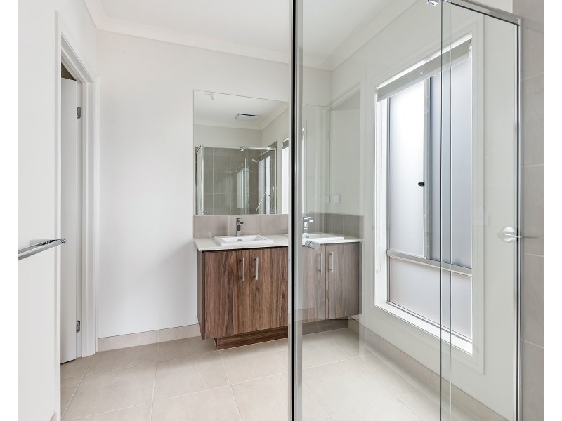 10 Ember Street, Clyde VIC 3978