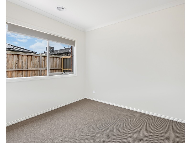 10 Ember Street, Clyde VIC 3978