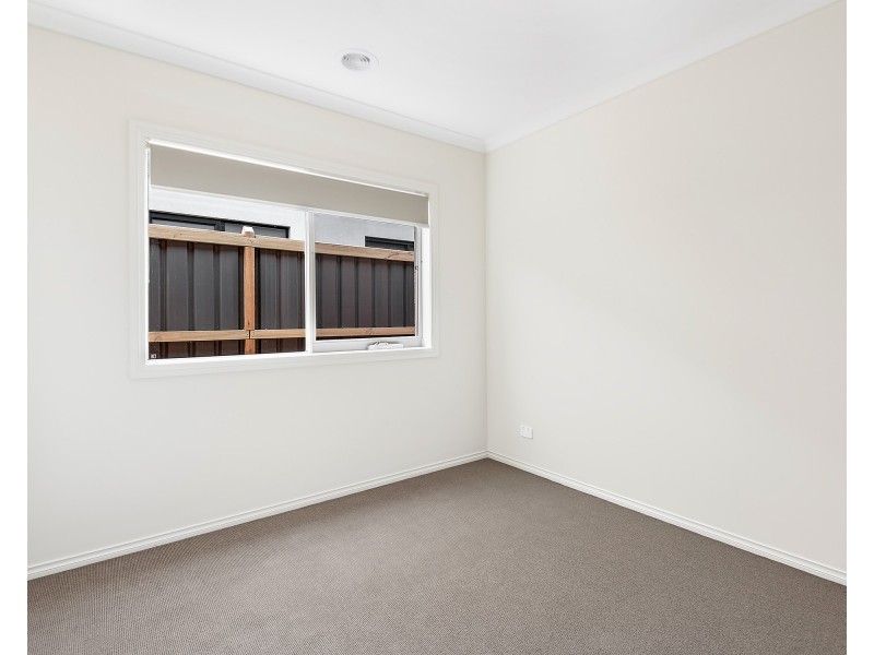 10 Ember Street, Clyde VIC 3978