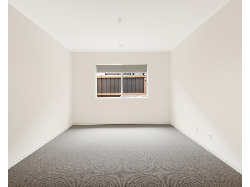 10 Ember Street, Clyde VIC 3978