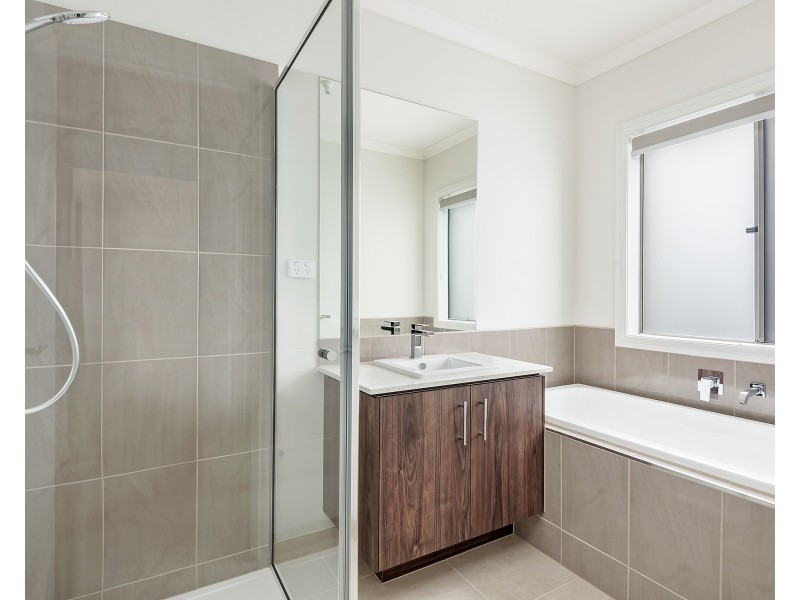 10 Ember Street, Clyde VIC 3978