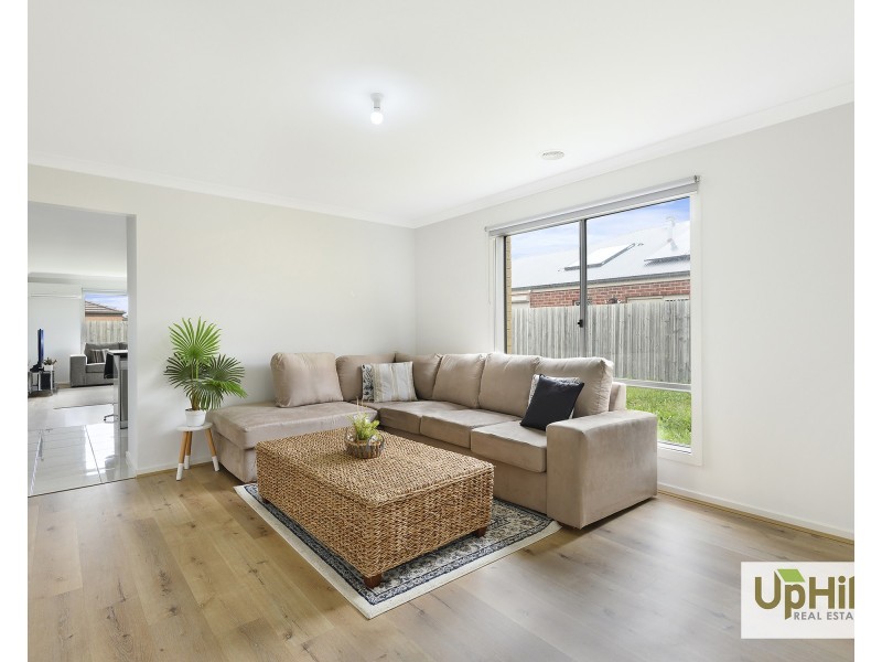 94 Linsell Boulevard, Cranbourne East VIC 3977