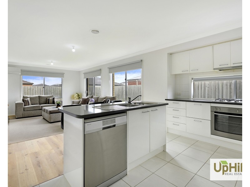 94 Linsell Boulevard, Cranbourne East VIC 3977
