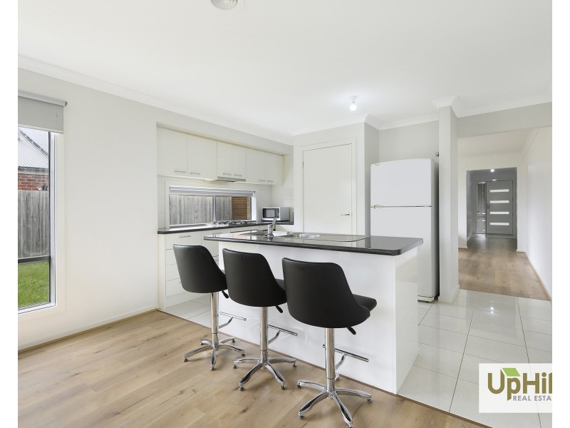 94 Linsell Boulevard, Cranbourne East VIC 3977
