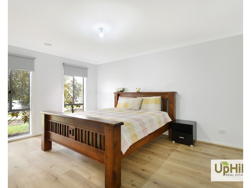 94 Linsell Boulevard, Cranbourne East VIC 3977