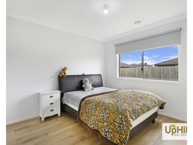 94 Linsell Boulevard, Cranbourne East VIC 3977