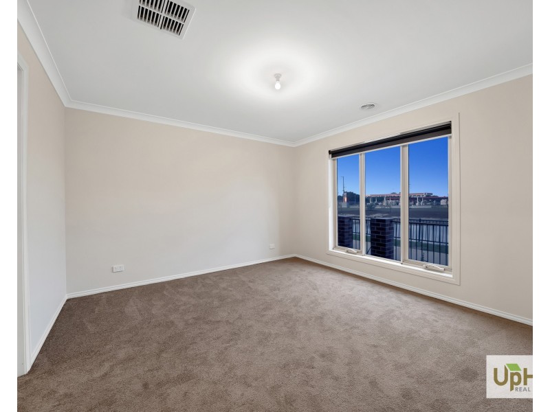 16 Titan lodge walk, Pakenham VIC 3810