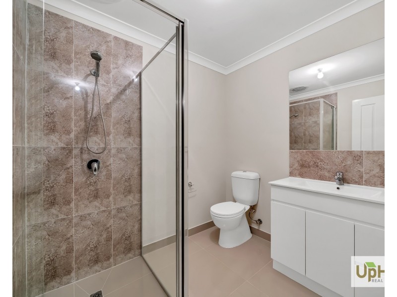 16 Titan lodge walk, Pakenham VIC 3810
