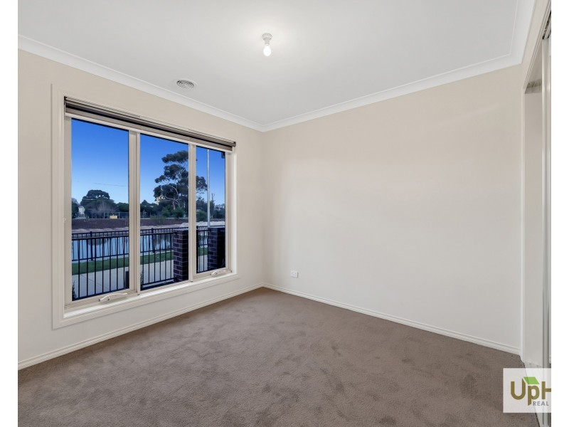 16 Titan lodge walk, Pakenham VIC 3810