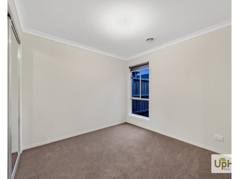 16 Titan lodge walk, Pakenham VIC 3810