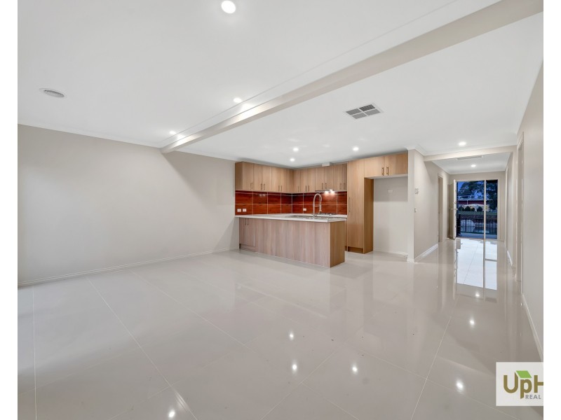 16 Titan lodge walk, Pakenham VIC 3810