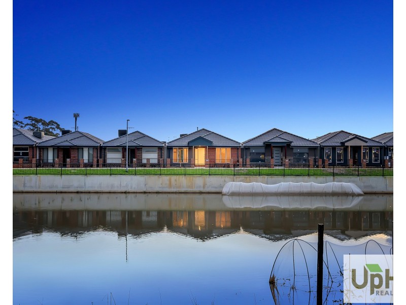 16 Titan lodge walk, Pakenham VIC 3810