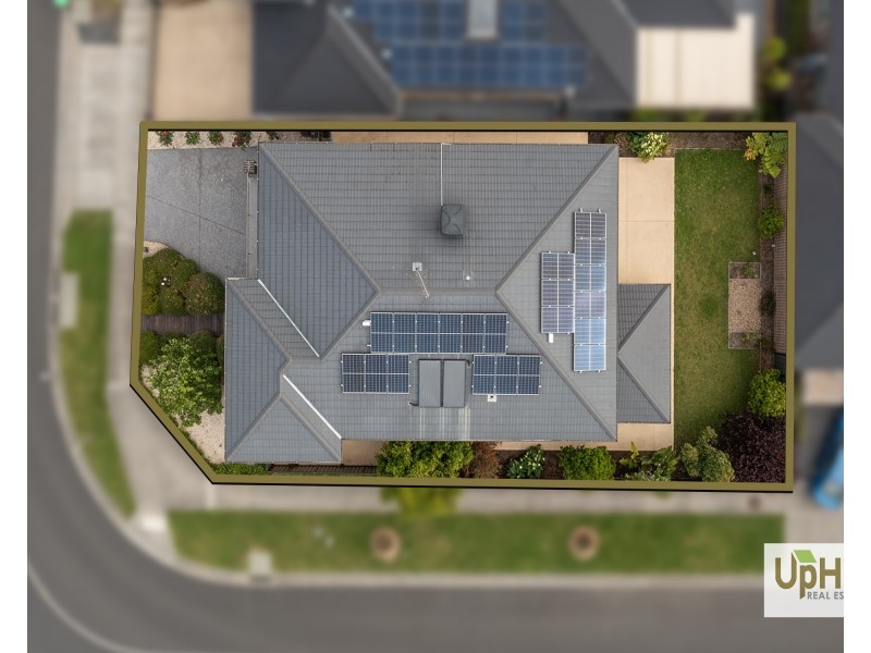 21 Kilmarnock Way, Clyde North VIC 3978