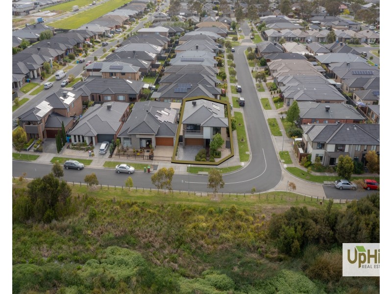 21 Kilmarnock Way, Clyde North VIC 3978