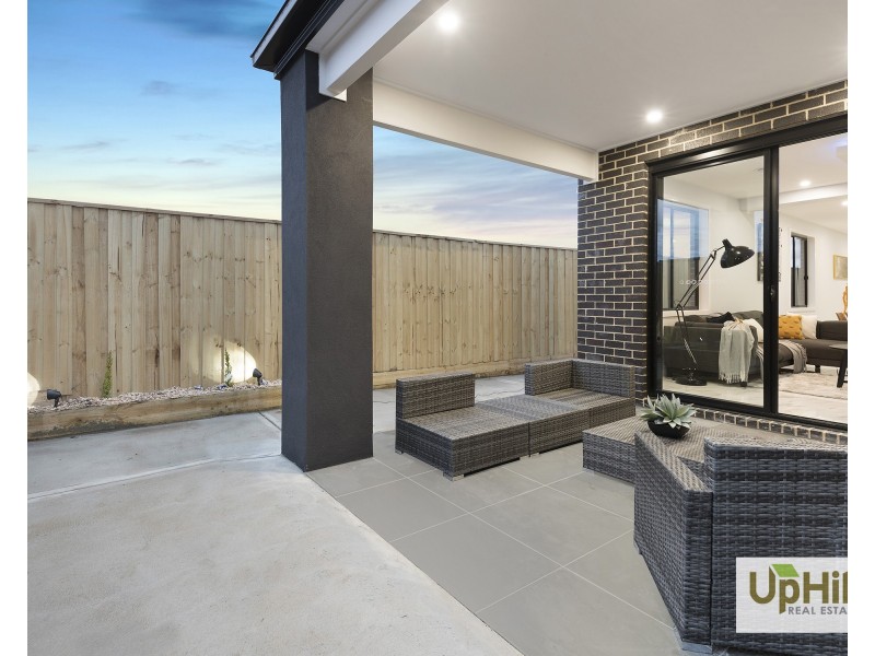 3 Ovens Place, Clyde North VIC 3978