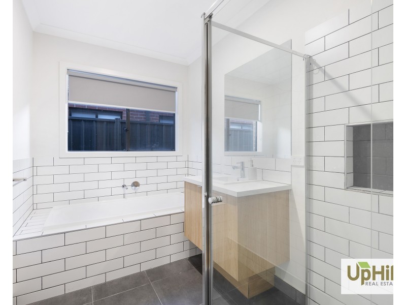 3  Ultra Way, Clyde North VIC 3978