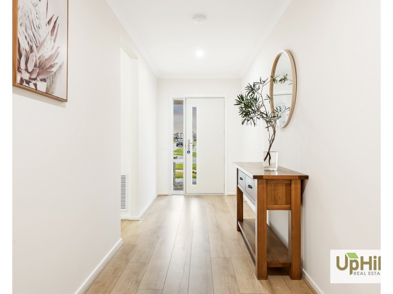 40 Burnbank Parade, Clyde North VIC 3978