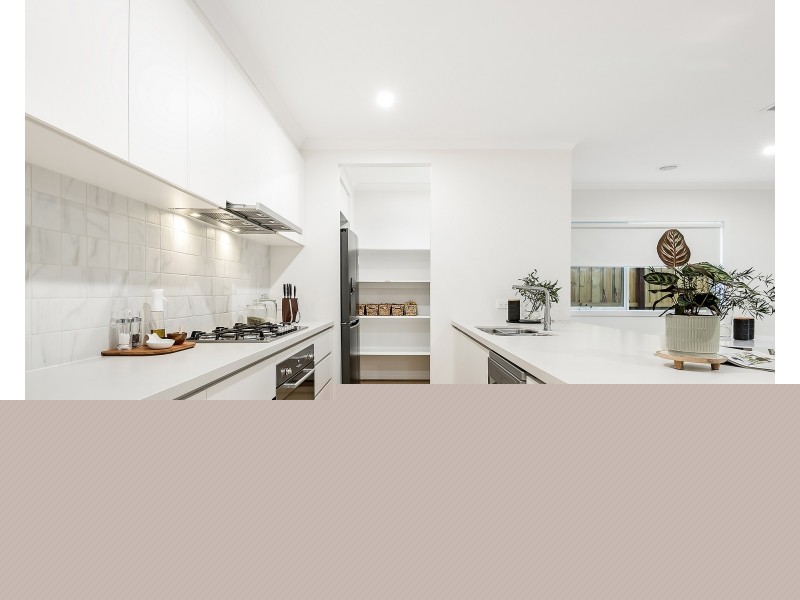 40 Burnbank Parade, Clyde North VIC 3978