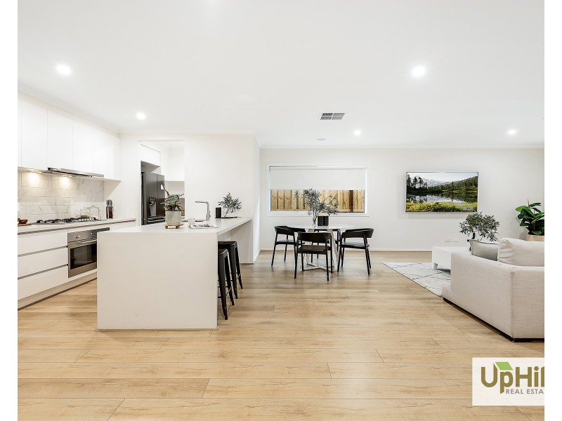 40 Burnbank Parade, Clyde North VIC 3978