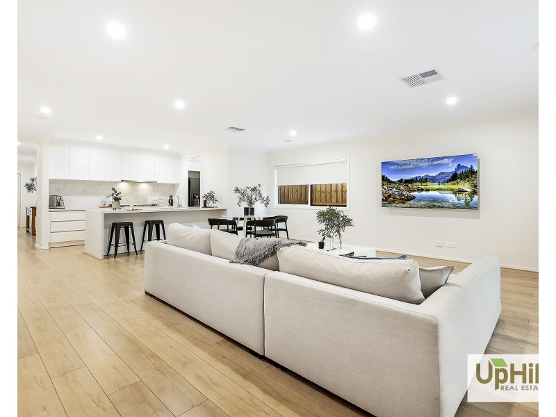 40 Burnbank Parade, Clyde North VIC 3978