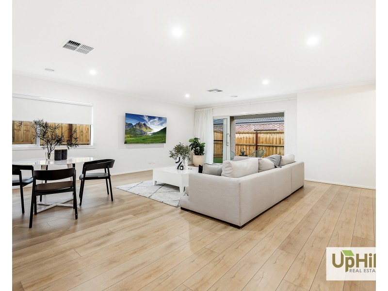 40 Burnbank Parade, Clyde North VIC 3978