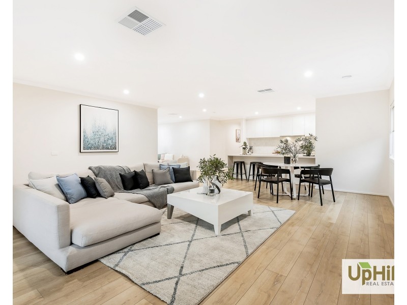 40 Burnbank Parade, Clyde North VIC 3978