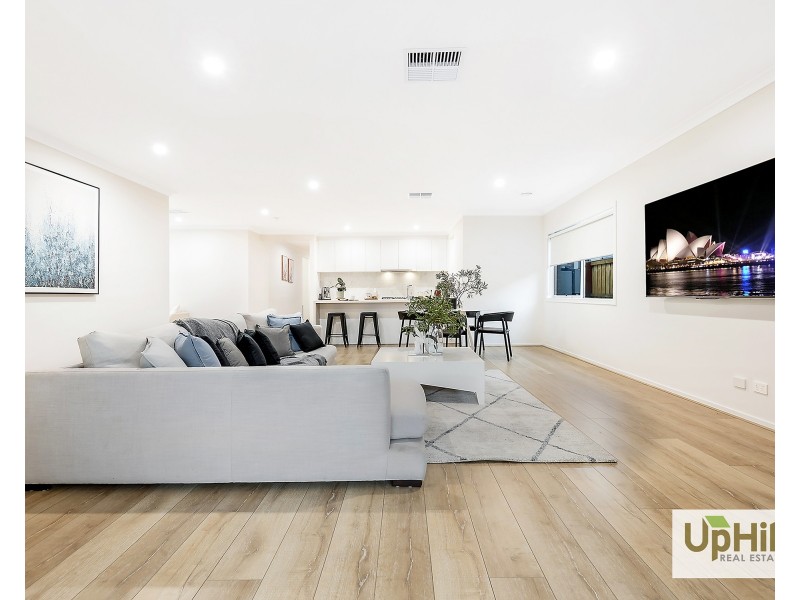 40 Burnbank Parade, Clyde North VIC 3978