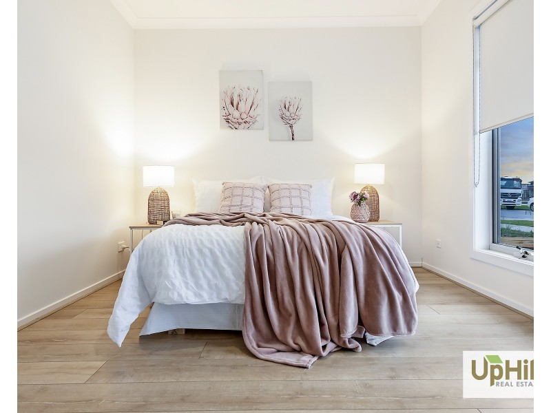 40 Burnbank Parade, Clyde North VIC 3978