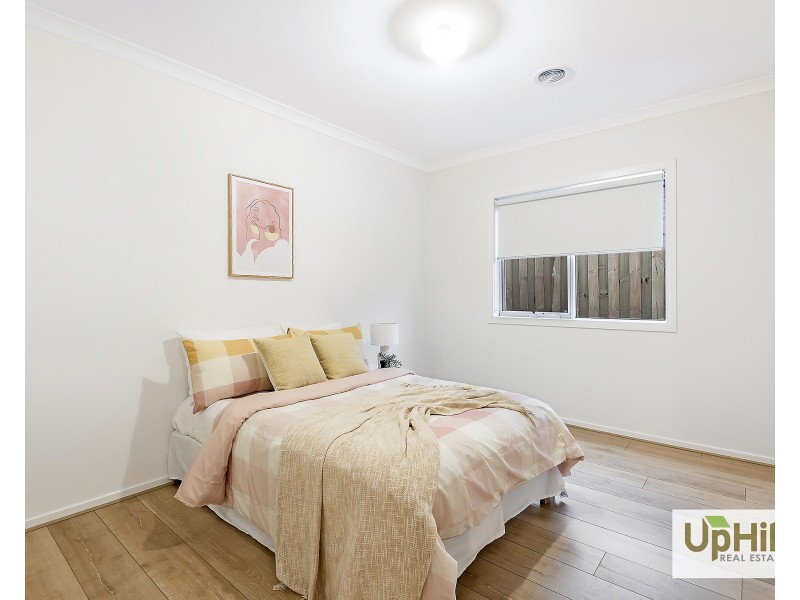 40 Burnbank Parade, Clyde North VIC 3978