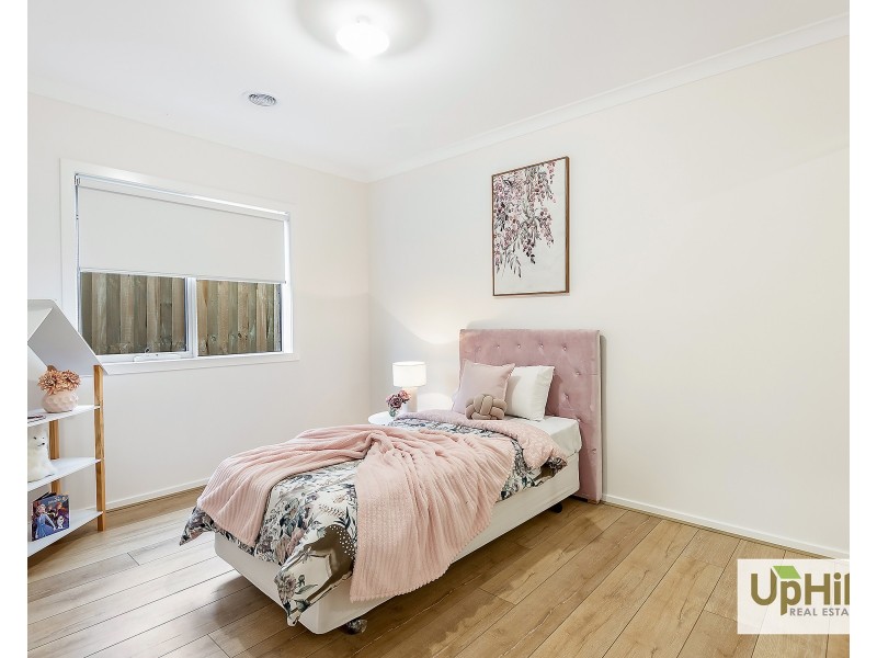 40 Burnbank Parade, Clyde North VIC 3978