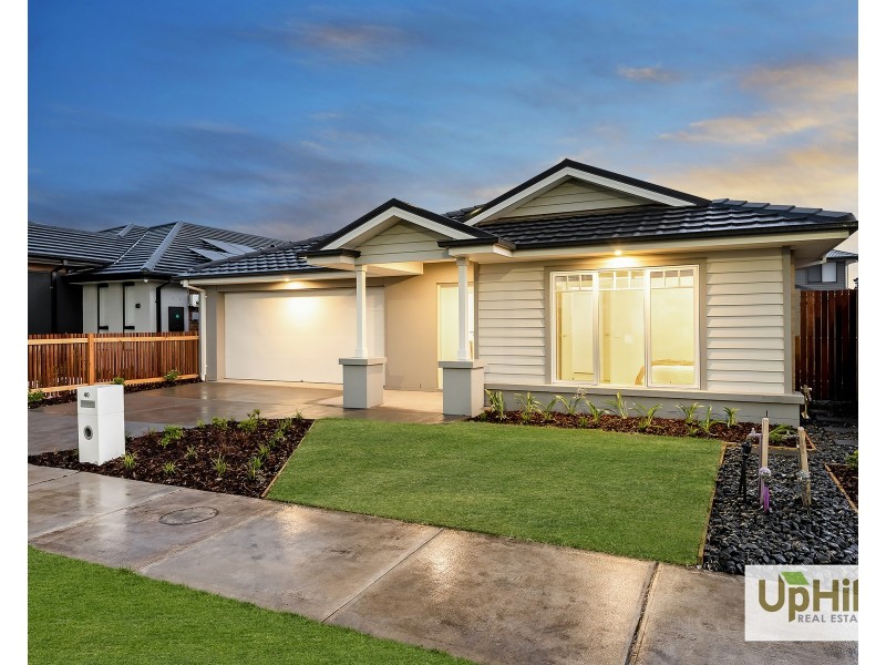 40 Burnbank Parade, Clyde North VIC 3978