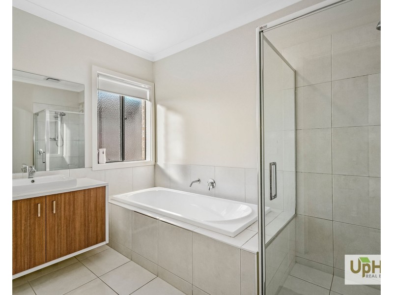 74 FIORELLI BOULEVARD, Cranbourne East VIC 3977