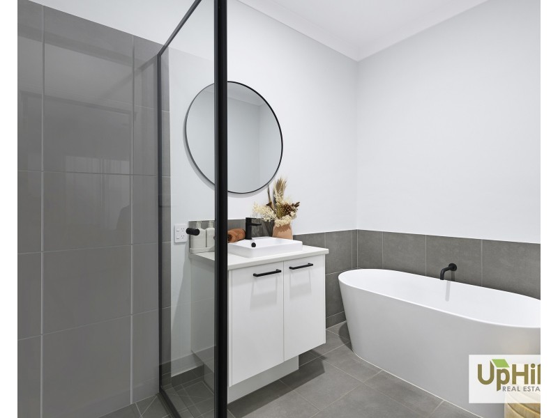 1 Punt Way, Clyde VIC 3978