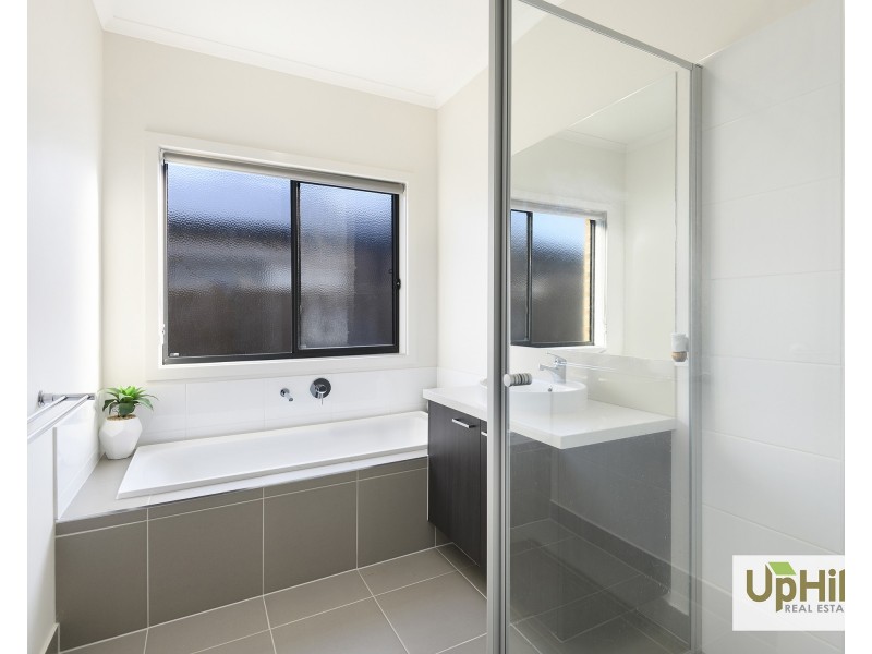 14 Kenyan Avenue, Clyde VIC 3978