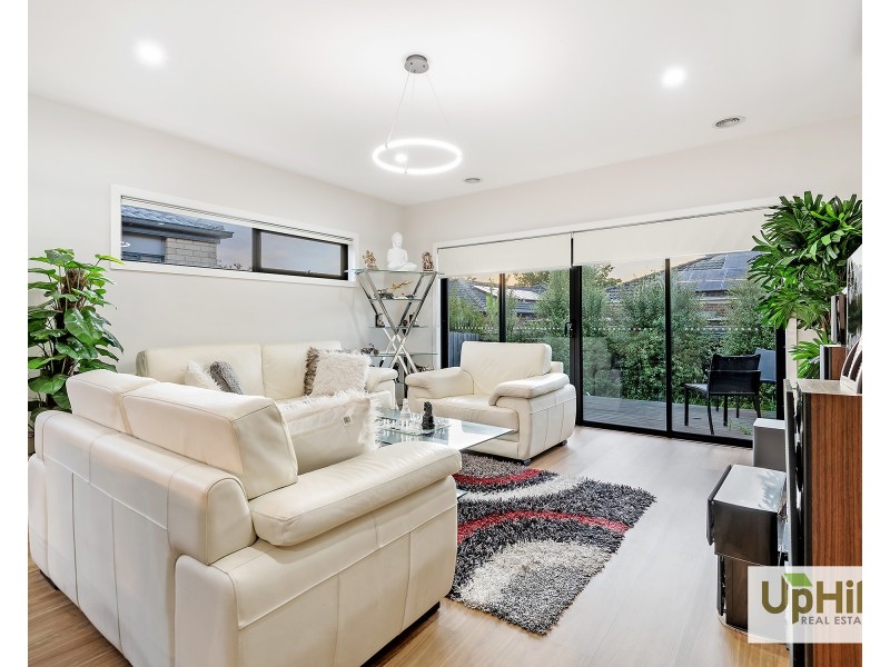 19 Merlot Way, Clyde North VIC 3978