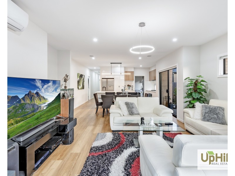 19 Merlot Way, Clyde North VIC 3978