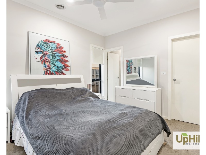 19 Merlot Way, Clyde North VIC 3978