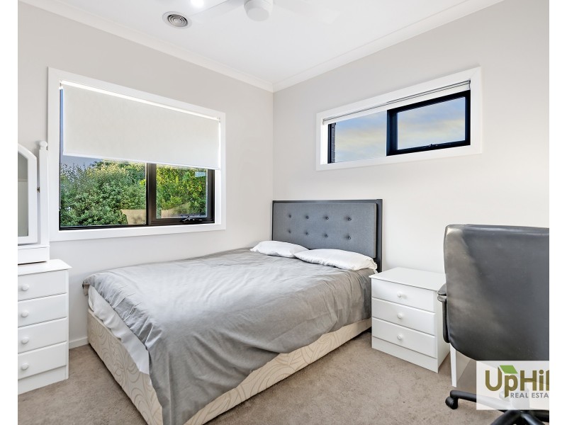 19 Merlot Way, Clyde North VIC 3978