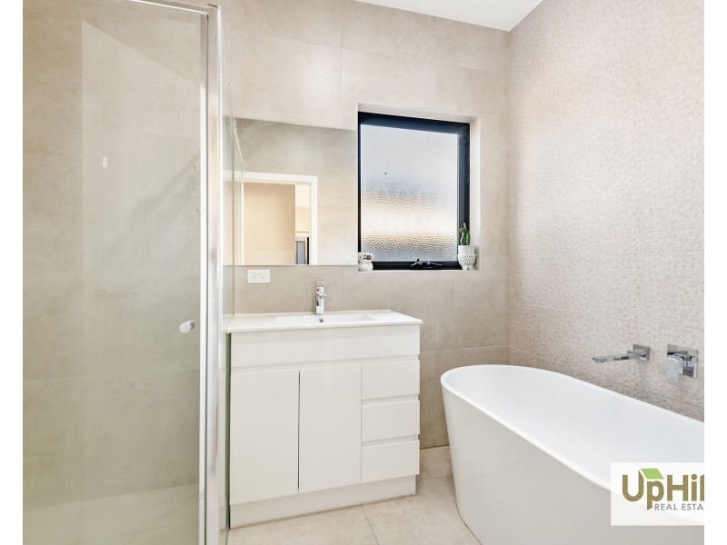 19 Merlot Way, Clyde North VIC 3978