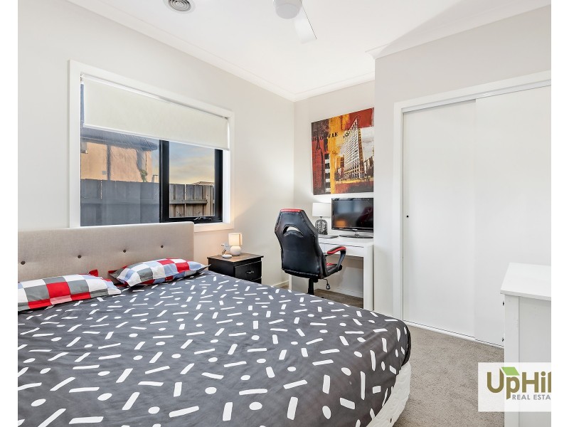 19 Merlot Way, Clyde North VIC 3978