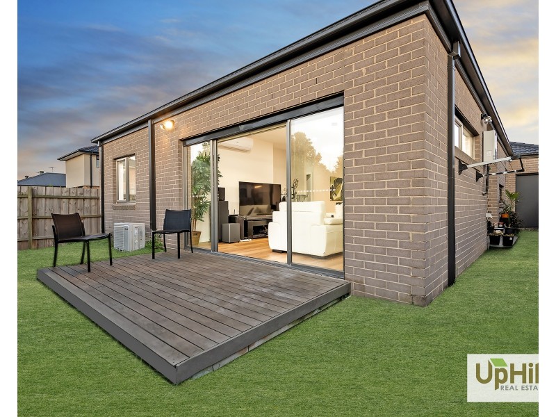 19 Merlot Way, Clyde North VIC 3978