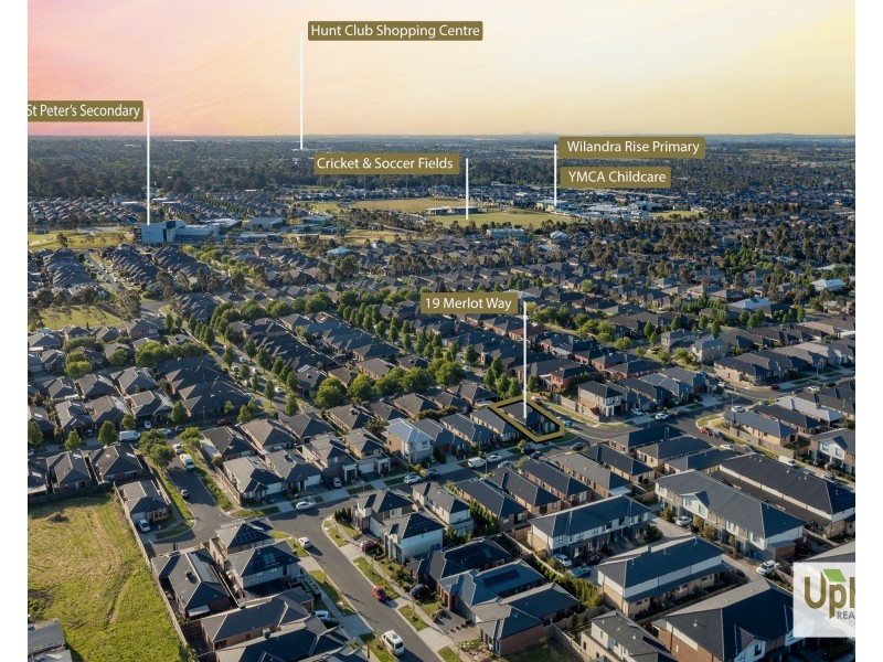 19 Merlot Way, Clyde North VIC 3978