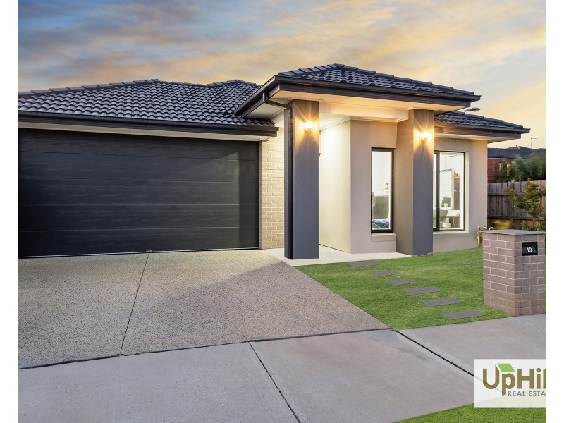 19 Merlot Way, Clyde North VIC 3978