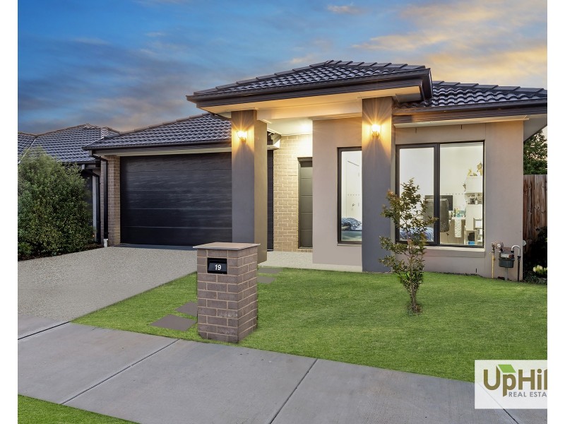 19 Merlot Way, Clyde North VIC 3978