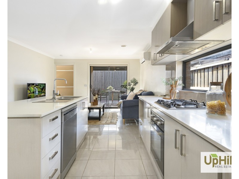 15 Cubbie Way, Clyde North VIC 3978