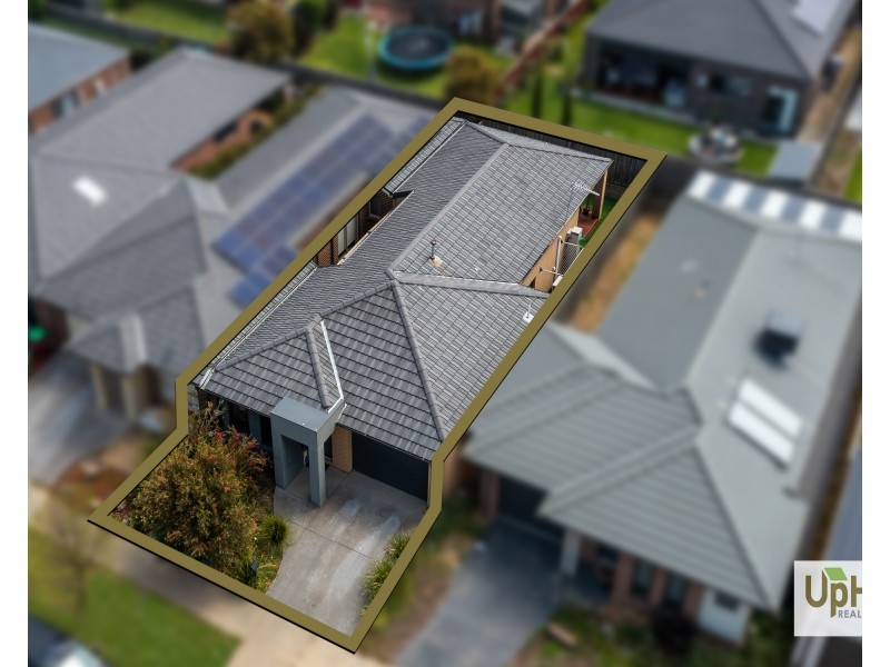 15 Cubbie Way, Clyde North VIC 3978